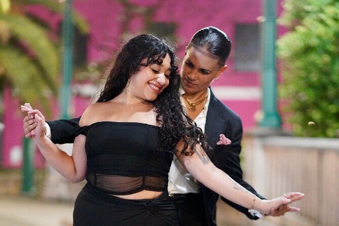 Moonlight Beginner Salsa Class in San Juan - Who Should Consider This Experience?