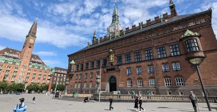 Mop in the heart of Copenhagen - private guided tour in French - A Walk Through Copenhagen’s Historic Core