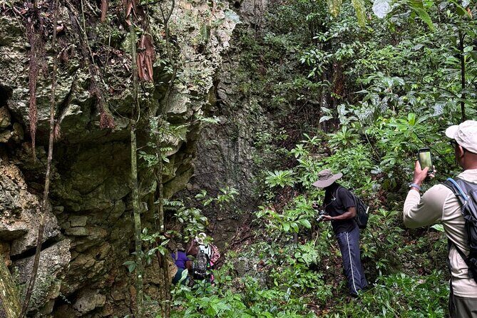 Morgan's Pond Cave and Christiana Extinct Volcanic Crater Hike - FAQs