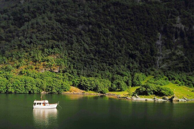 Mostraumen Private Pontoon Cruise - Key Points: