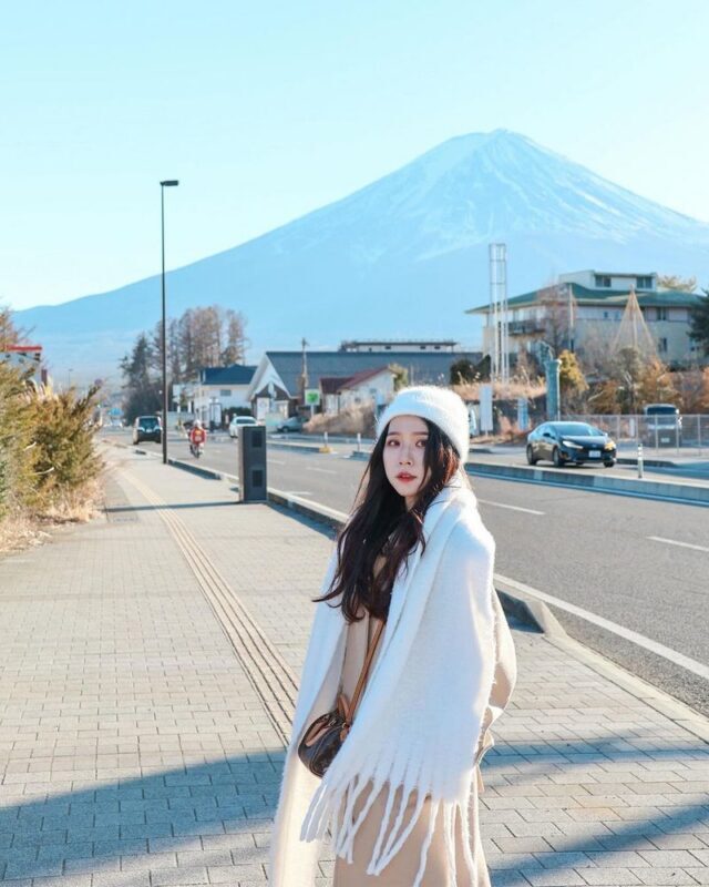 Mount Fuji 5 Must-Visit Instagram Spots Day Tour: Mount Fuji Yume no Ohashi Bridge, Lawson Convenience Store, Arakurayama Sengen Park, Honcho Shopping Street, and Oshino Hakkai (Guided in Chinese or English, Departing from Shinjuku, Tokyo) - Oshino Hakkai’s eight spring ponds