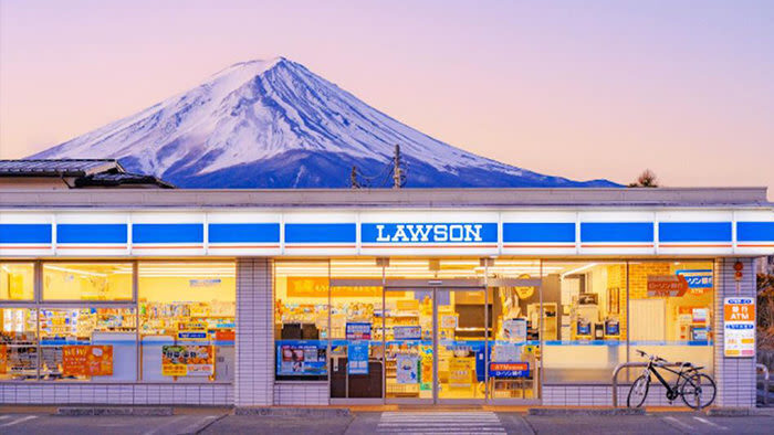 Mount Fuji day trip from Japan | Mount Fuji & Kawaguchi Lake & Gotemba Outlet & Internet-famous convenience store | Departing from Tokyo Ginza | Trilingual guide in Chinese/English/Korean - What the transport and guide service are like