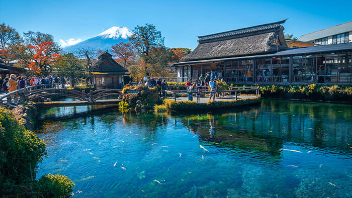 Mount Fuji day trip from Japan | Mount Fuji & Kawaguchi Lake & Gotemba Outlet & Internet-famous convenience store | Departing from Tokyo Ginza | Trilingual guide in Chinese/English/Korean - Should you book it?