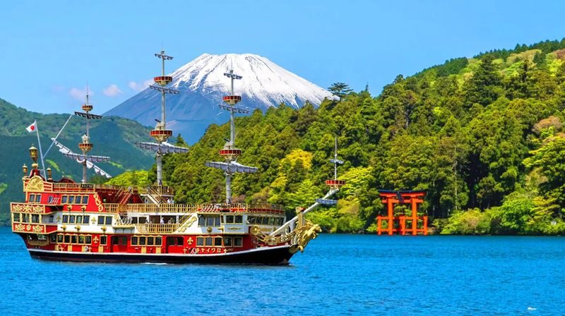 Mount Fuji & Hakone Day Trip: Arakurayama Sengen Park + Oshino Hakkai + Hakone Owakudani + Aerial Cable Car + Lake Ashi Pirate Ship (Departing from Tokyo) - Arakurayama Sengen Park: the famous pagoda view