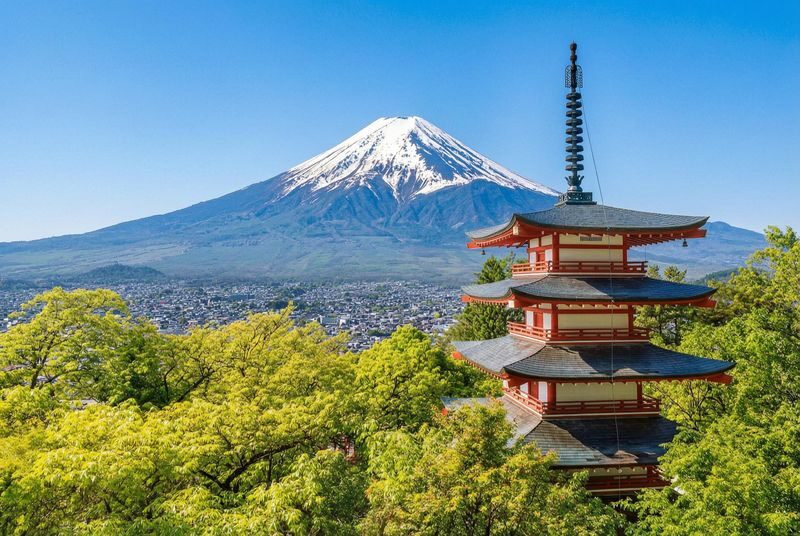 Mount Fuji Scenic Photography Day Tour: Chureito Pagoda & Kawaguchiko Oishi Park & Oshino Hakkai & INS Lawson & Hikawa Clock Shop (Departing from Tokyo) - Lake Yamanaka is the closest-feeling lake stop