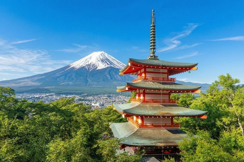 Mount Fuji Scenic Spots Exploration Day Tour: Saiko Iyashi-no-Sato Nenba & Arakurayama Sengen Park & Lake Kawaguchiko Oishi Park & Oshino Hakkai (Departing from Tokyo) - Arakurayama Sengen Park and the Fuji panorama