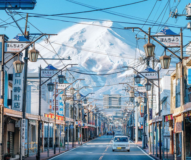 Mount Fuji Twin Lakes Instagram-Worthy Spots Day Tour | Lake Yamanaka Multiple Experiences Available + Lake Kawaguchi Oishi Park + Oshino Hakkai + Lawson Convenience Store + Nikawa Tokei Store (Departure from Tokyo) - Oishi Park: seasonal color at Lake Kawaguchi