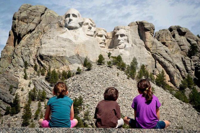 Mount Rushmore and Black Hills Tour with Two Meals and a Music Variety Show - Transportation, Timing, and Group Size