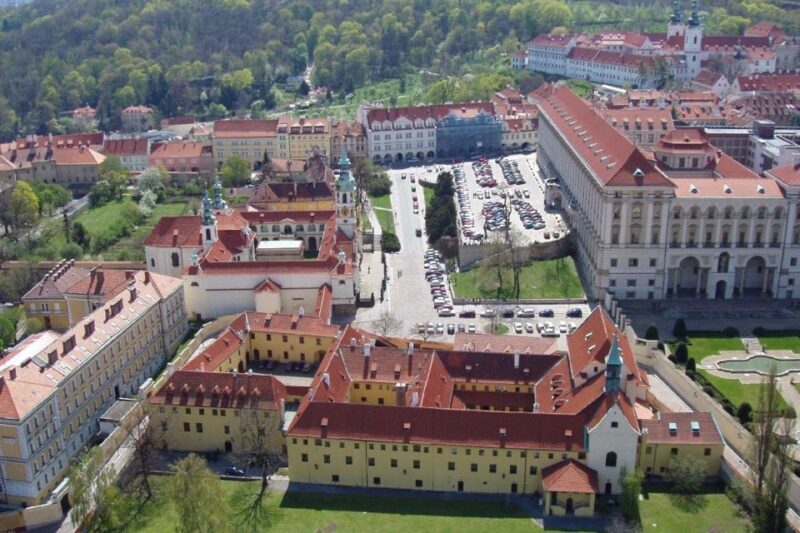 Mozart's Prague: Old Town, Lesser Town & Czech Museum Tour - The Good and the Not-So-Good
