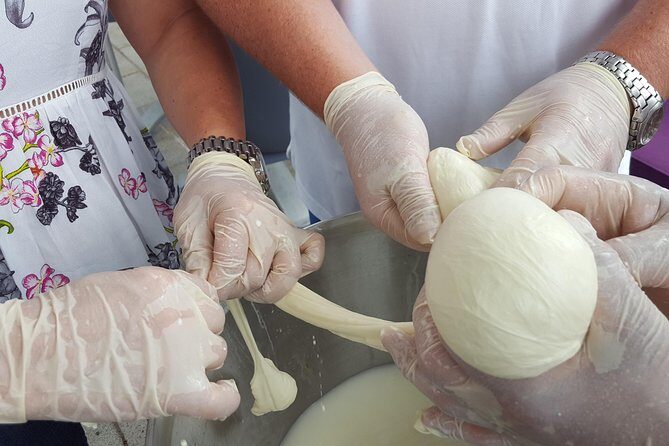 Mozzarella Class or Pizza Class - A Deep Dive into the Amalfi Coast Mozzarella and Pizza Experience