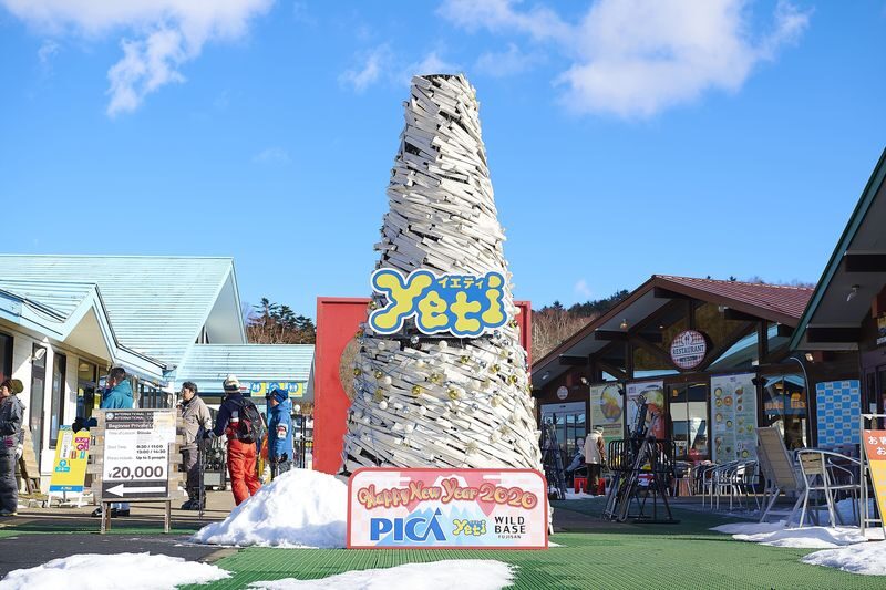 Mt. Fuji 2nd Station Yeti Snow Resort Snow Play/Skiing & Japanese Hot Spring Experience/Strawberry Picking Day Trip (Departing from Shinjuku/Ginza) - A snow day at Mt. Fuji’s second station