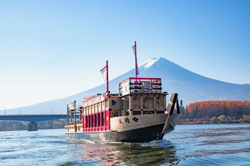 Mt. Fuji & Lake Cruise, handcraft noodles by Professional guide - Lake Kawaguchi by Appare boat