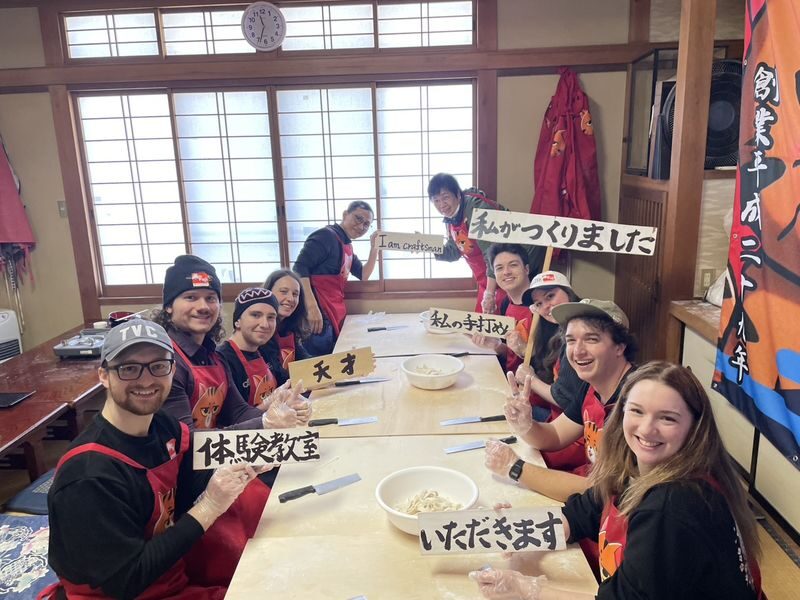 Mt. Fuji & Lake Cruise, handcraft noodles by Professional guide - Spring ponds and old houses at Oshino Hakkai