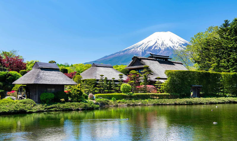Mt. Fuji Small Group Day Tour: Lake Kawaguchiko Oishi Park & Arakurayama Sengen Park & Oshino Hakkai & Hikawa Clock Shop & Popular Lawson (Departing from Tokyo, optional hotel pick-up and drop-off) - Oshino Hakkai: springs, lunch, and a pause
