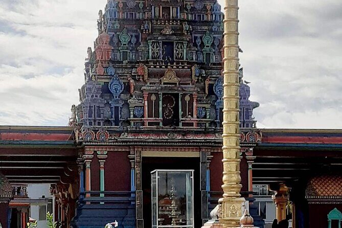 Mudpools,Hindu Temple,Sleeping Giants,markets,shopping/Lunch ex Intercontinental - Final Stop: Handicraft or Duty-Free Shopping