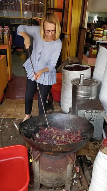 Mumbai: Guided Tour with Bollywood Dance & Lunch - Exploring Mumbai in a Nutshell