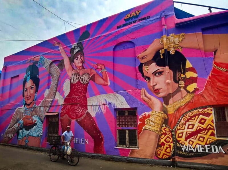 Mumbai: Siddhivinayak Temple, Bandra, Juhu Chowpatty - A Day in Mumbai: What to Expect