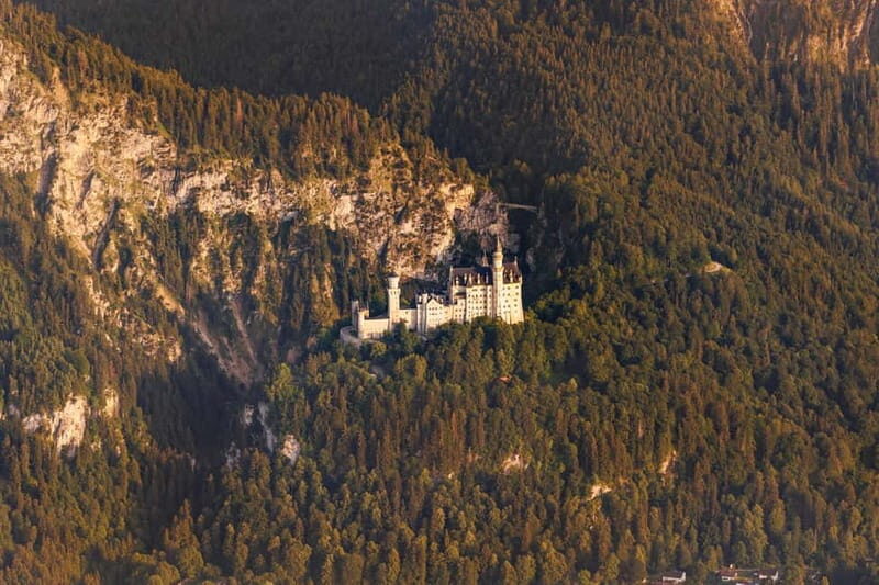 München: Rundflug München, Seen, Schlösser, Alpen abAugsburg - Exploring the Bavaria Aerial Tour: What to Expect