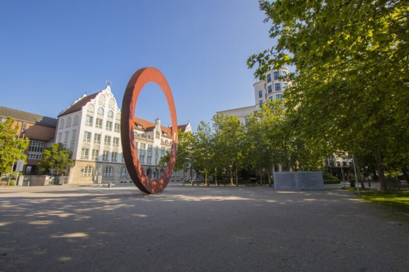 Munich: Express Walk with a Local in 90 minutes - Starting Point: Café Frischhut