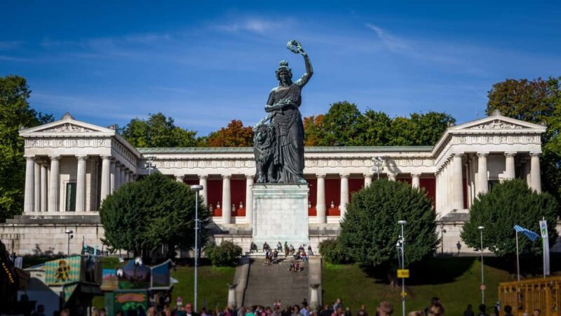 Munich: Oktoberfest Tour & Big Beerhall Evening Reservation - Practical Details and Considerations