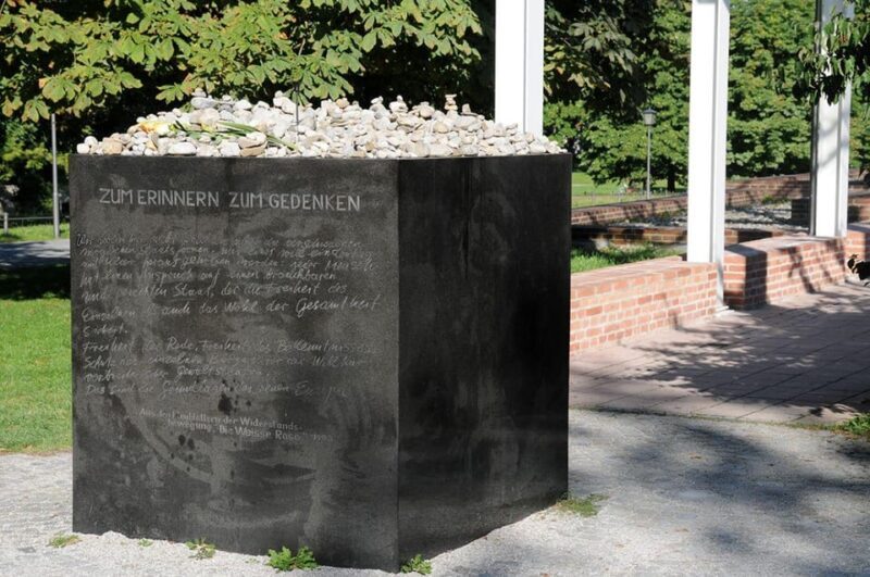Munich: Private or Group Third Reich and WWII Walking Tour - Practical Aspects and Group Dynamics