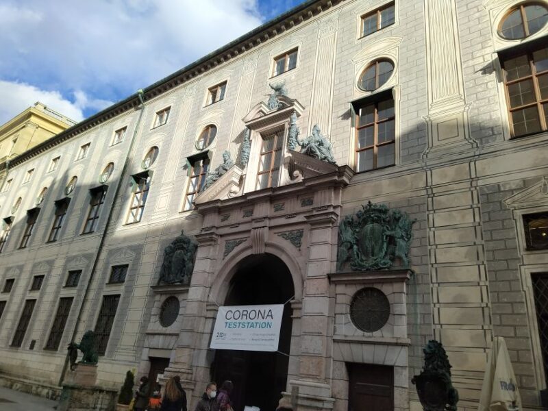 Munich Residenz: Private Tour with artists and historians - FAQ