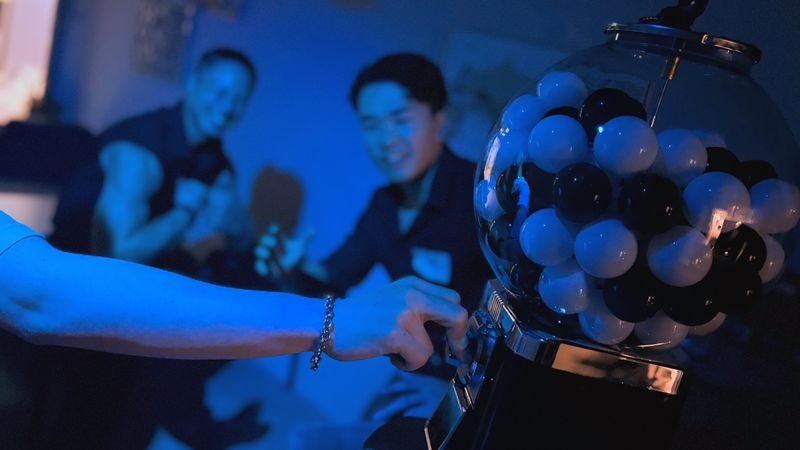 Muscle Bar Kyoto - Who Will Have the Best Time