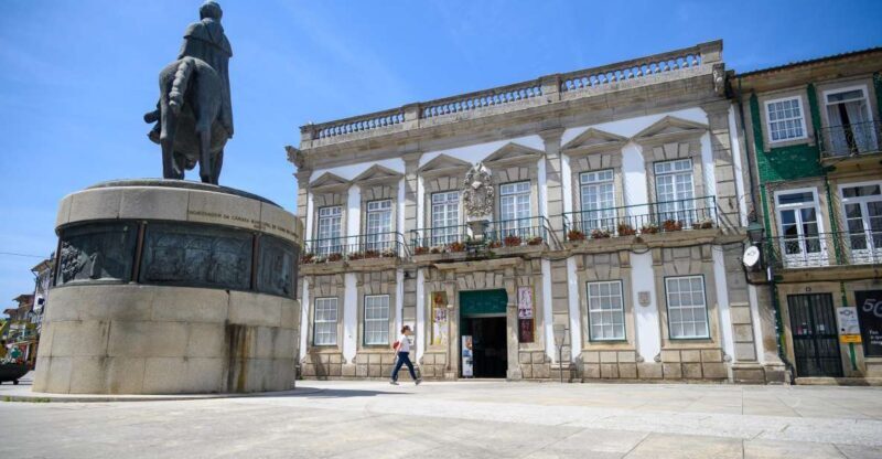 Museum of Decorative Arts - Viana do Castelo - The collection of Faience and Tiles: A highlight
