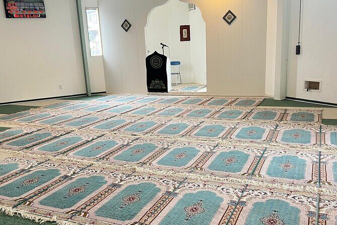 Muslim Friendly Mt. Fuji Tour with Halal Lunch and Prayer Time - Key Points