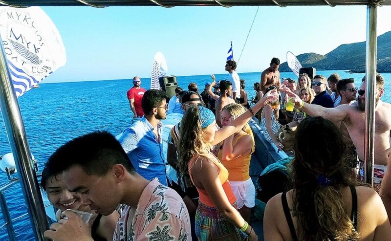 Mykonos: Sunset Boat Party with Open Bar & Live DJ - FAQ