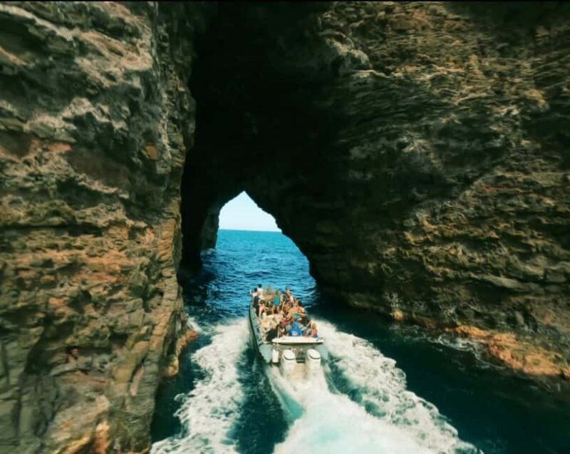 N Pali Coast Zodiac Raft Sea Caves Expedition on Kauai - An In-Depth Look at the Na Pali Coast Zodiac Raft Tour