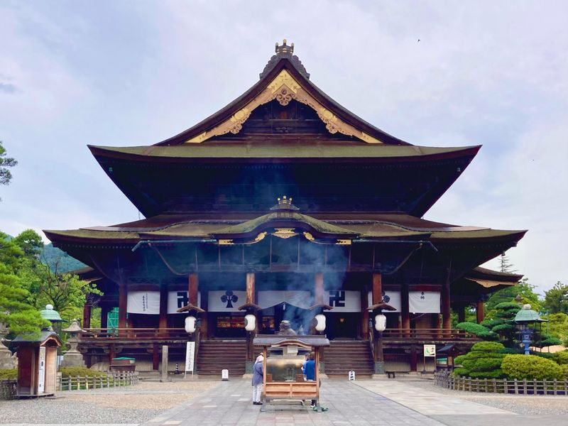 Nagano Jigokudani Monkey Park, Togakushi Shrine, Zenkoji Temple & Sake Culture Experience Day Tour (Departing from Nagano) - A brief look inside a Nagano sake brewery