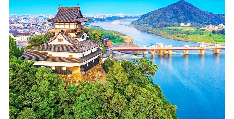 Nagoya Inuyama Castle & Magome-juku & Ena Gorge Day Tour - Inuyama Castle: wood, views, and very steep stairs
