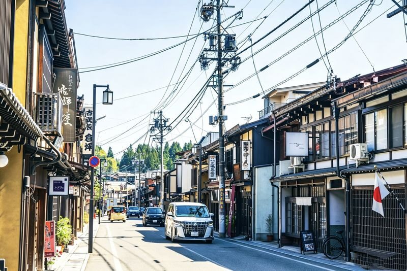 Nagoya Shirakawa-go and Takayama Full-Day Guided Tour - How much guiding to expect