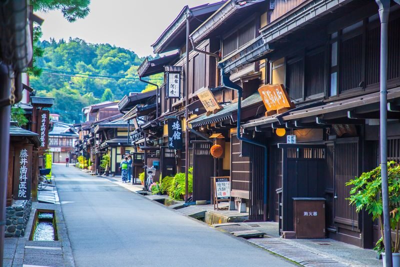 Nagoya Shirakawa-go & Hida Takayama One-Day Tour - Gujo Hachiman’s waterways and castle option