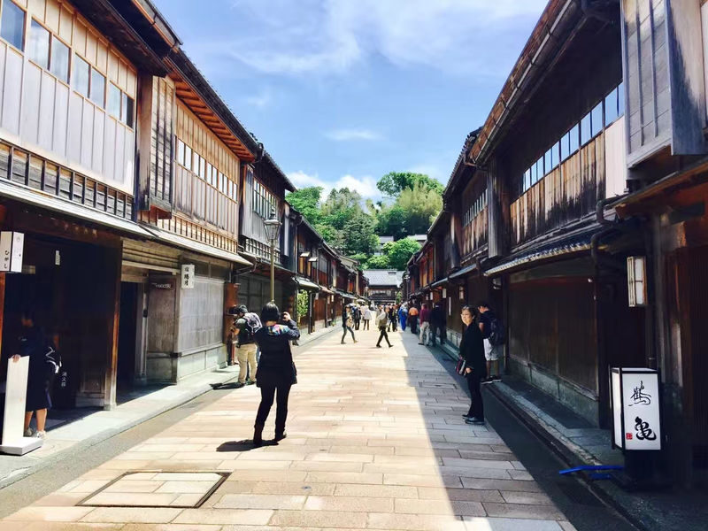 Nagoya World Heritage Shirakawa-go & Kanazawa Castle 2-Day Tour - Kanazawa makes the overnight worthwhile