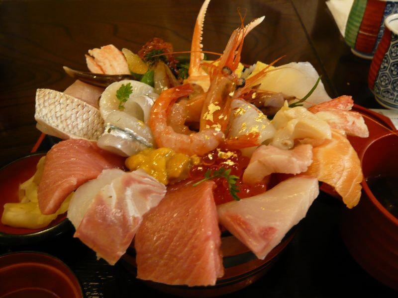 Nagoya World Heritage Shirakawa-go & Kanazawa Castle 2-Day Tour - Guides, vehicles and the small details that matter