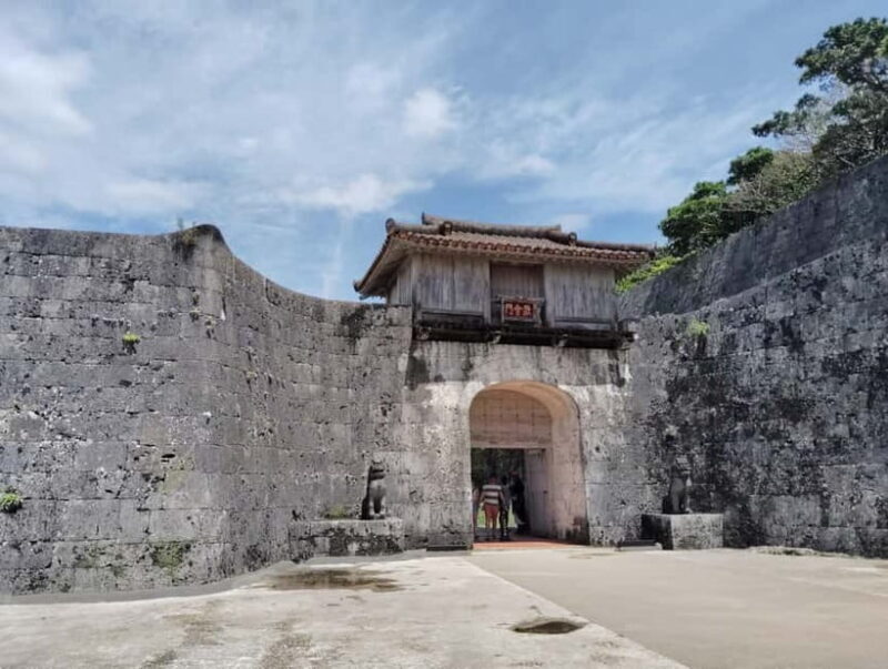 Naha: 1.5h Shurijo Castle Tour into the Heart of Ryukyu - Value for Money