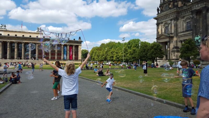 Nantes: Family Quest Guided Walking Tour - Exploring Place Royale