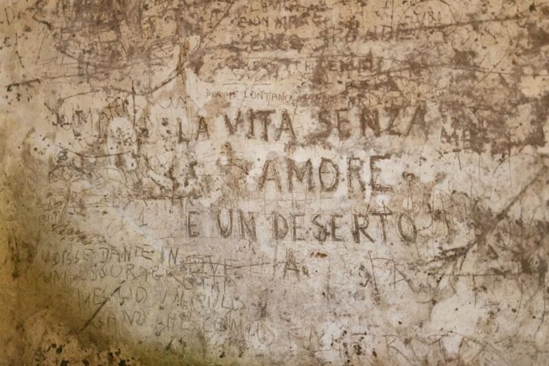 Naples: Spanish Quarters Underground Guided Tour - Who Should Consider This Tour?