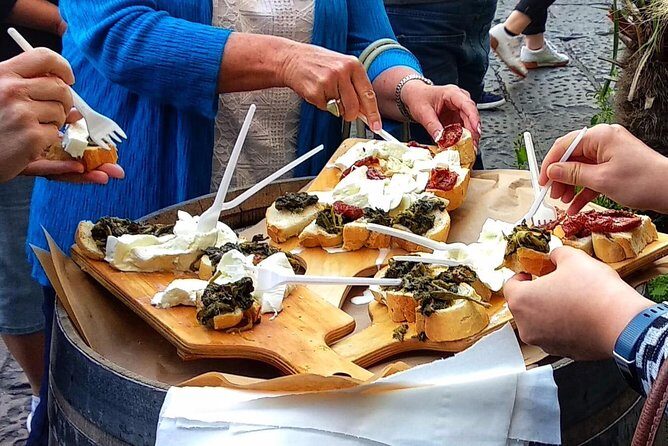 Naples: Street Food and Sightseeing Tour with Local Expert - Discover Naples: Street Food and Sightseeing with a Local Guide