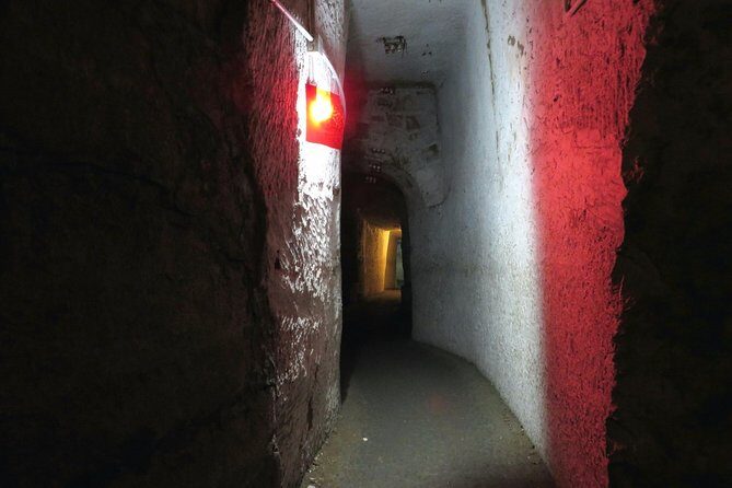 Naples Underground Spanish Quarters with Guide - Key Points