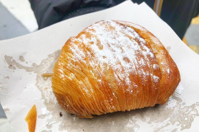 Naples Walking Tour with Pizza and Sfogliatella Tasting - Exploring Naples with a Guided Walking Tour and Tasty Delights