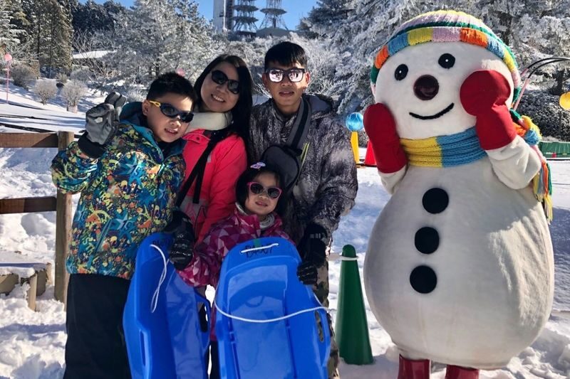 Nara Park & Mt. Rokko Snow Park Day Trip (From Osaka) - Guides, meeting point, and the bus ride