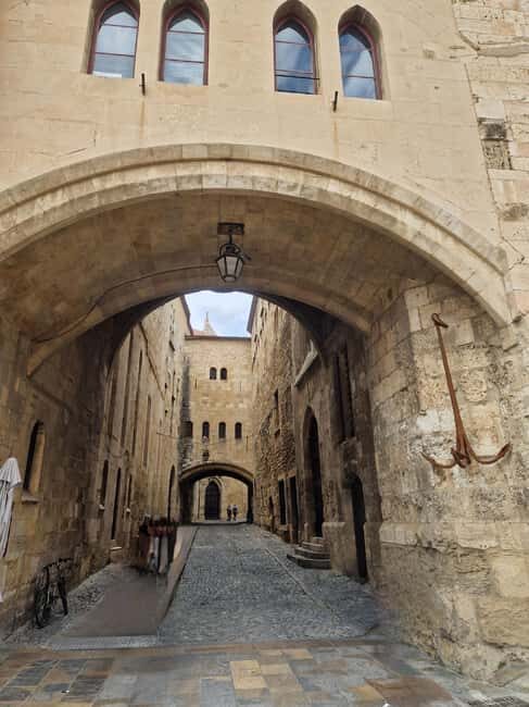 Narbonne: visit the Archbishops' Palace and Cathedral - The Experience in Detail