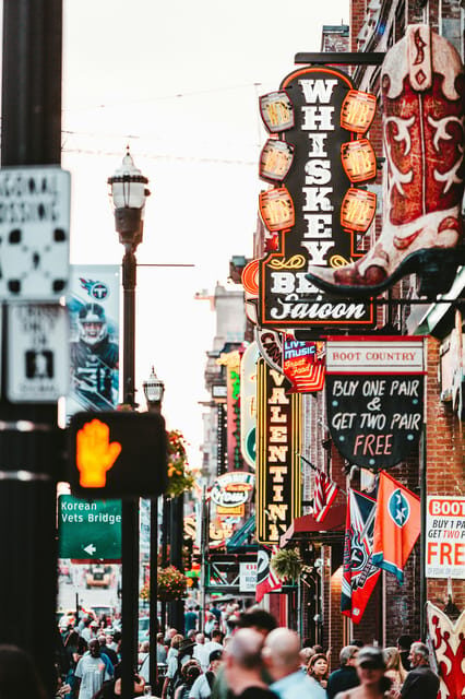 Nashville: Broadway Boyfriends Bar Crawl - Trendy Vibe at Barstool