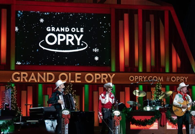 Nashville: Country Christmas Music Show at the Opry House - Key Points