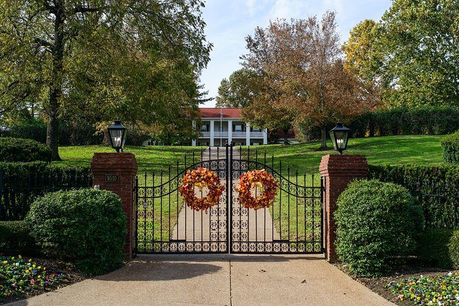 Nashville "Homes Of The Stars" Narrated Bus Tour with 30+ Celebrity Homes - Why This Tour Might Not Be for Everyone