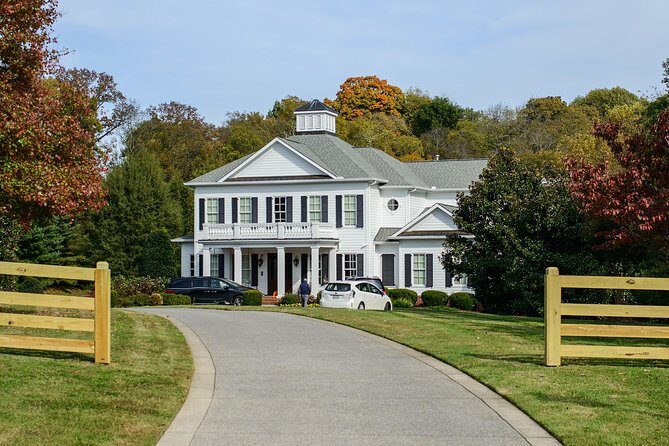 Nashville "Homes Of The Stars" Narrated Bus Tour with 30+ Celebrity Homes - Who Should Consider This Tour?
