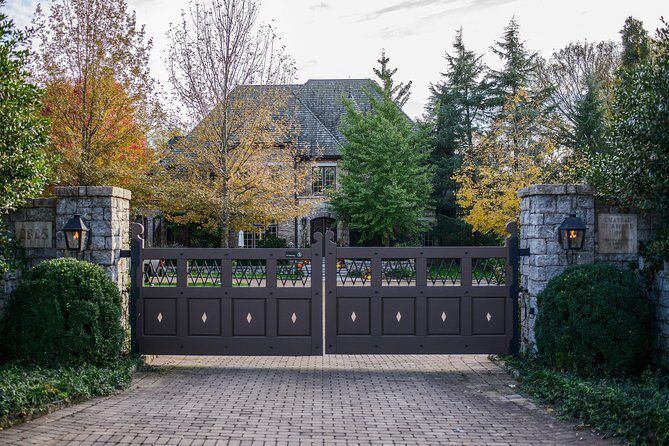 Nashville "Homes Of The Stars" Narrated Bus Tour with 30+ Celebrity Homes - FAQ